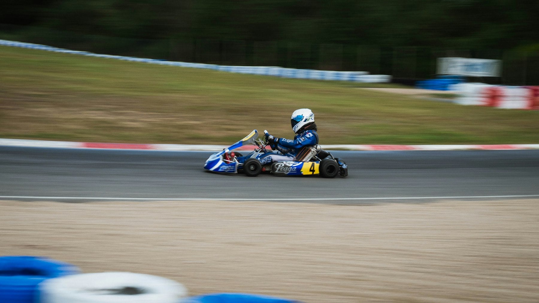 Un kart sur la piste