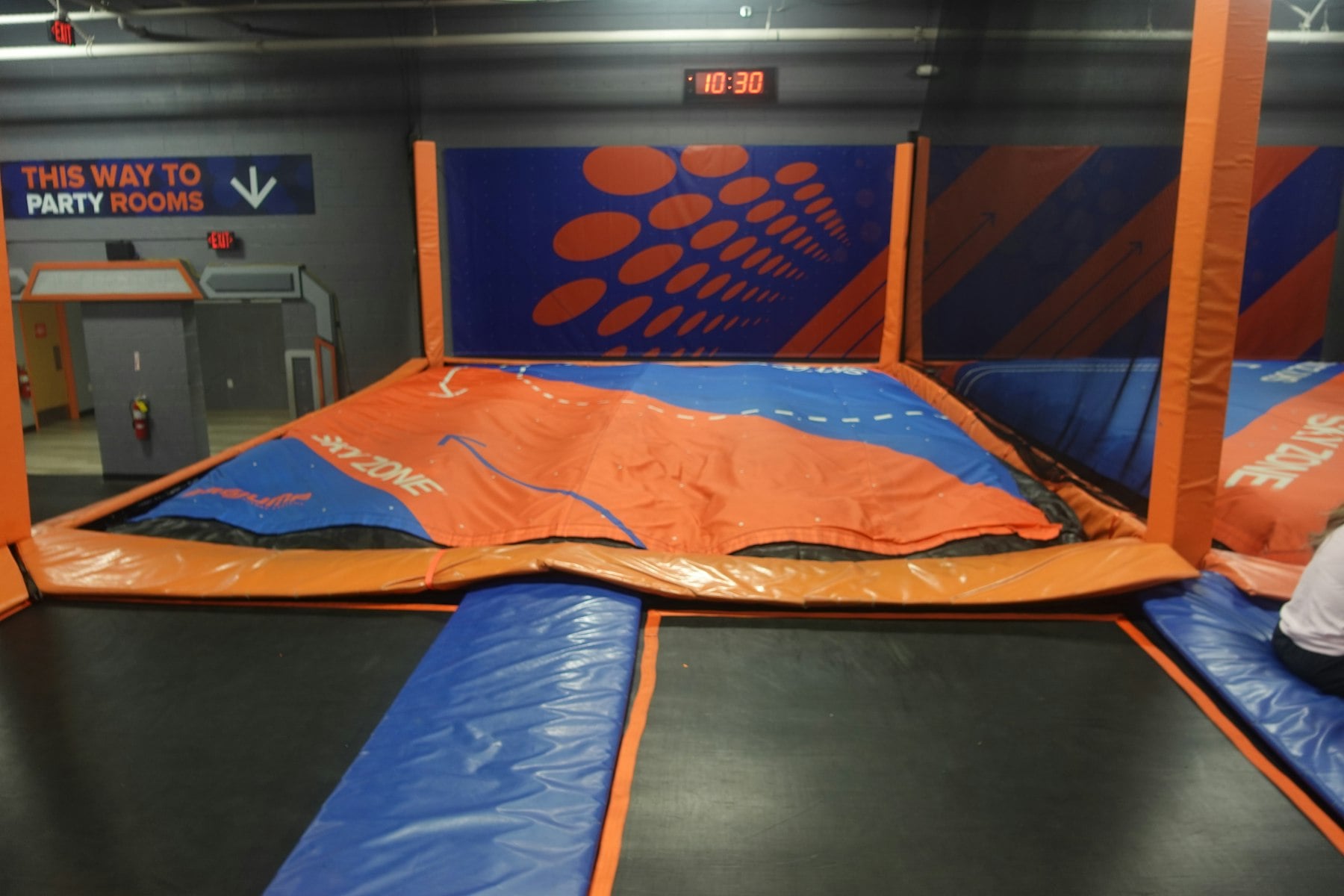 Un espace de jeux et de trampolines