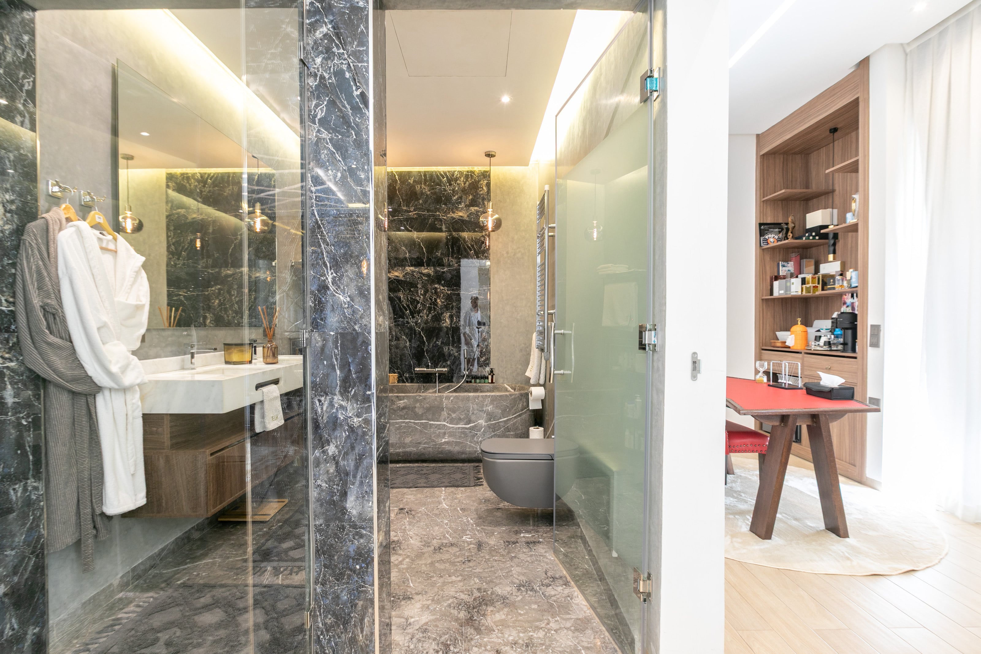 La douche à l'italienne de la suite parentale