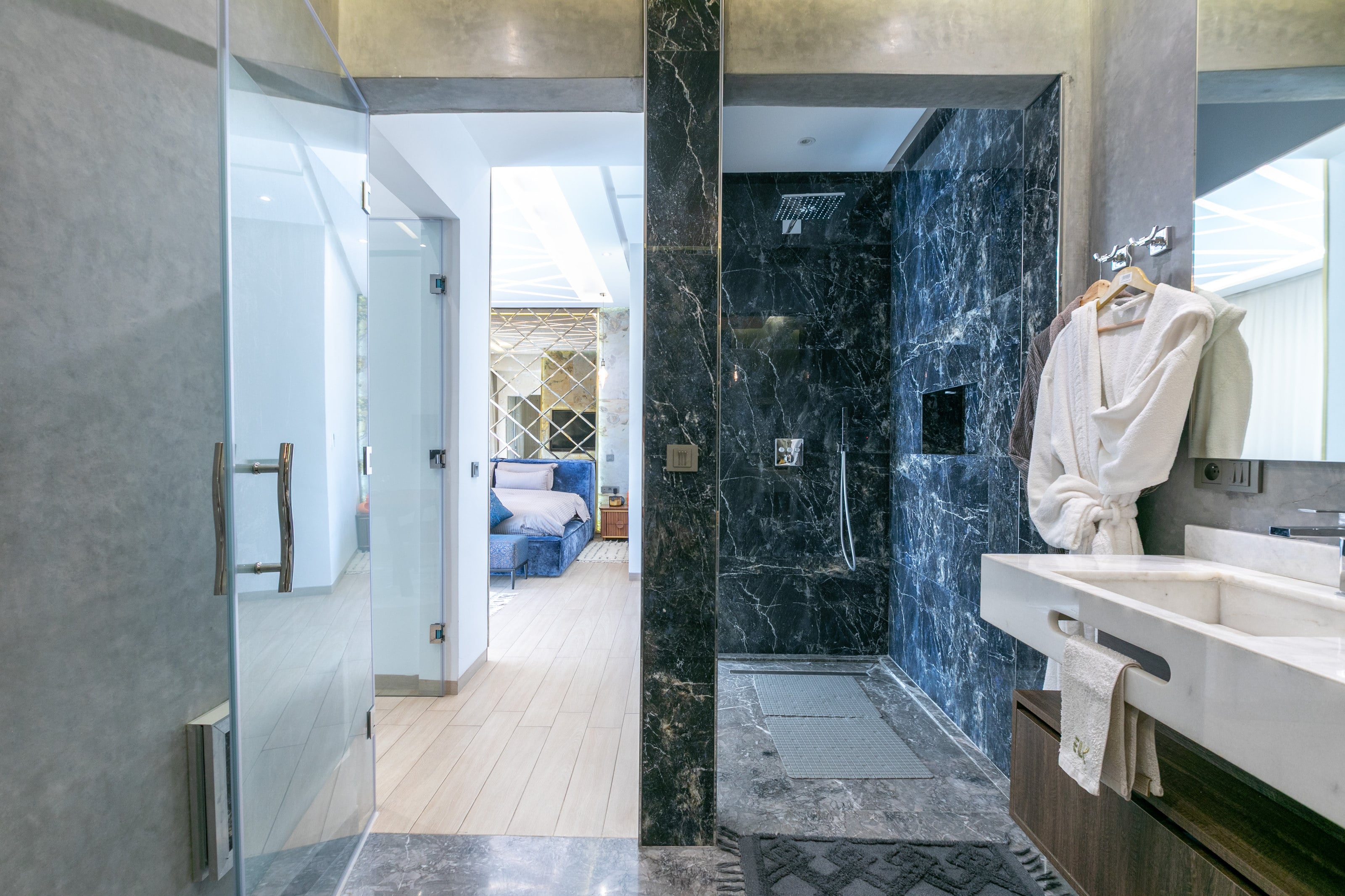 La douche à l'italienne de la suite parentale