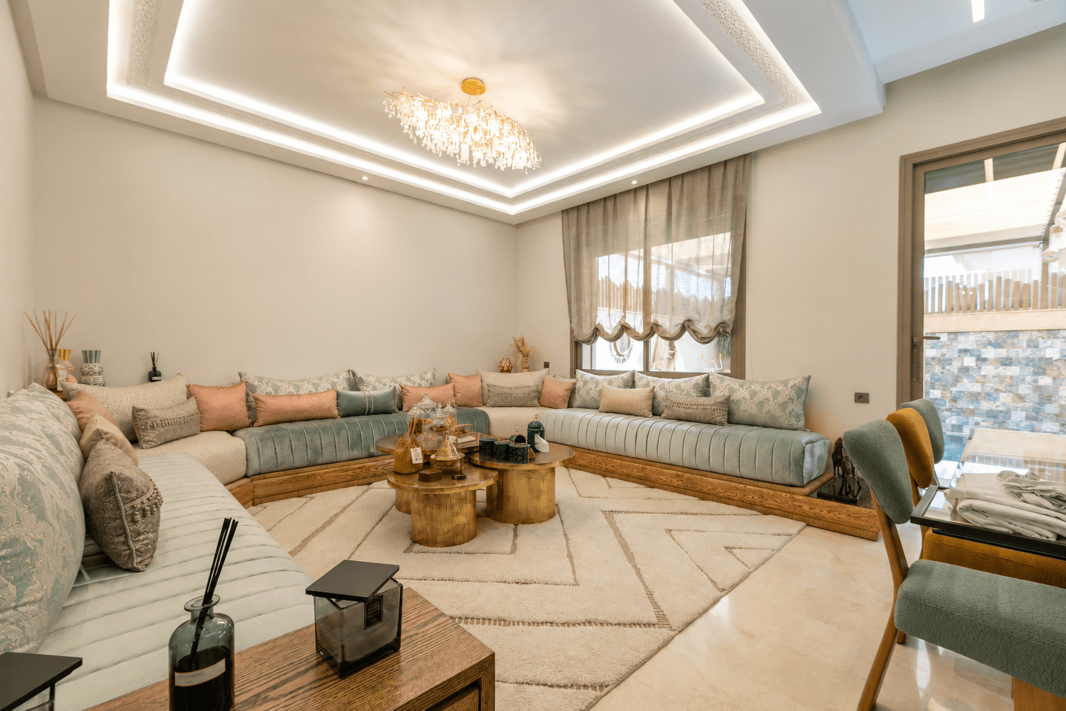 Le salon marocain de la villa